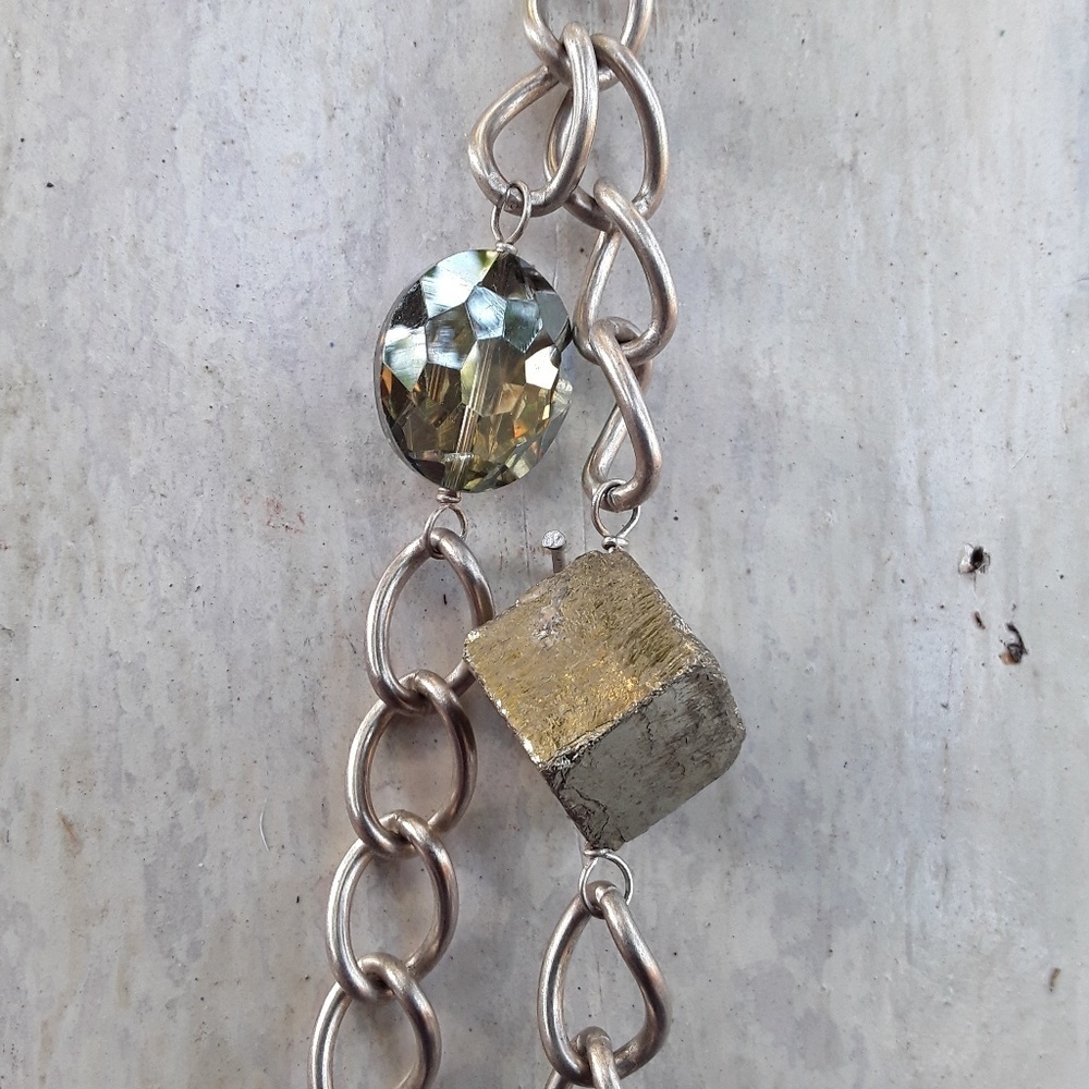 Pearl and crystal necklace - Picture 2 of 4